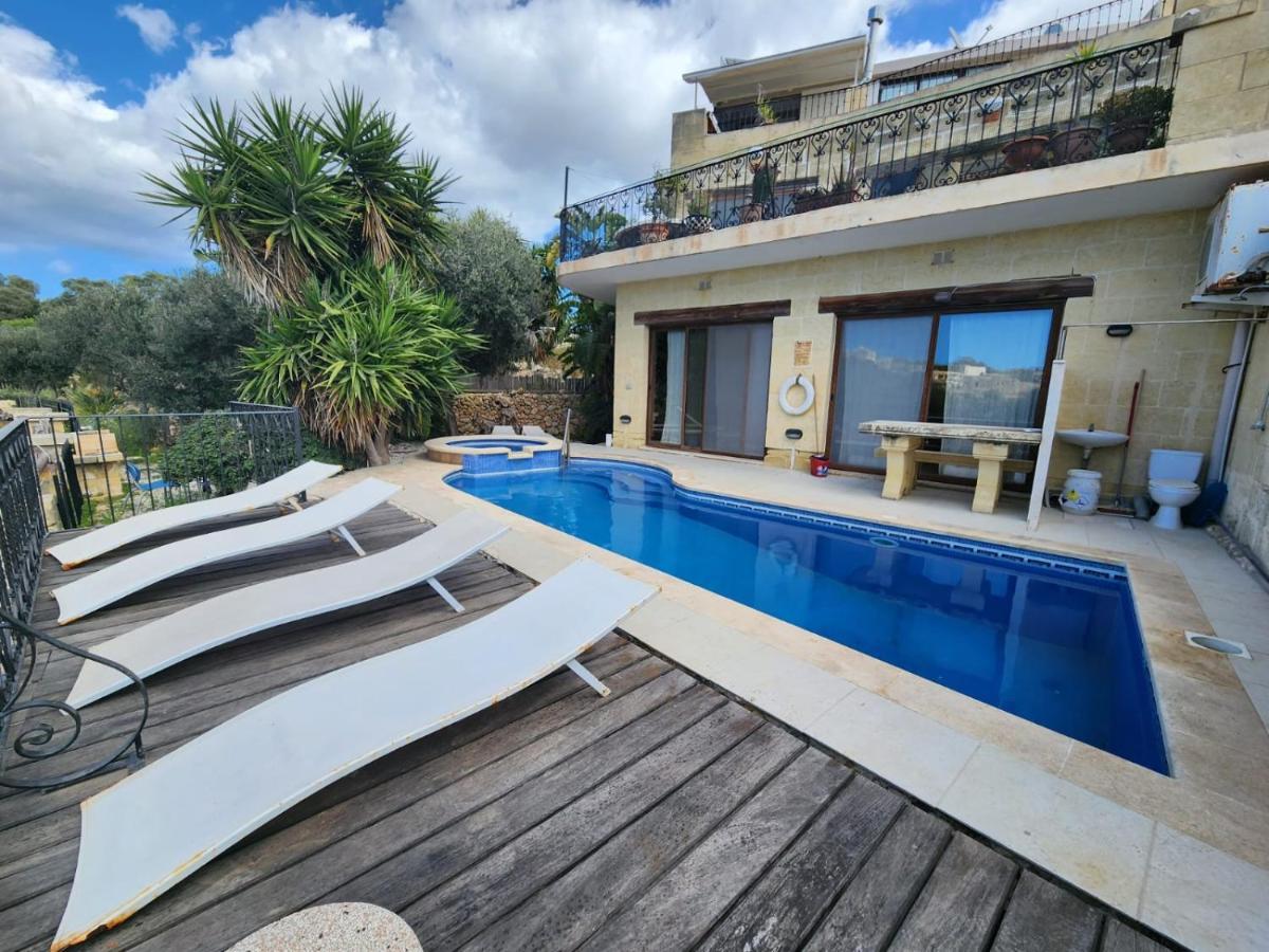 Sunny Gozo Getaway Pool & Easy Check-In Bed & Breakfast Ghajn il-Kbira  Exterior photo