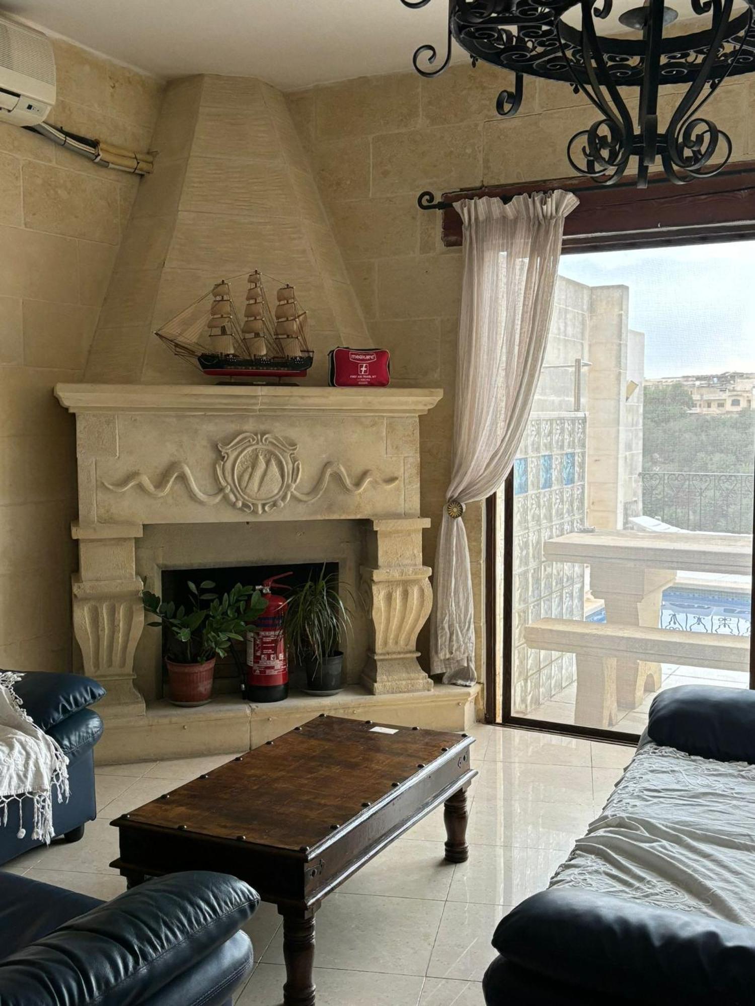 Sunny Gozo Getaway Pool & Easy Check-In Bed & Breakfast Ghajn il-Kbira  Exterior photo