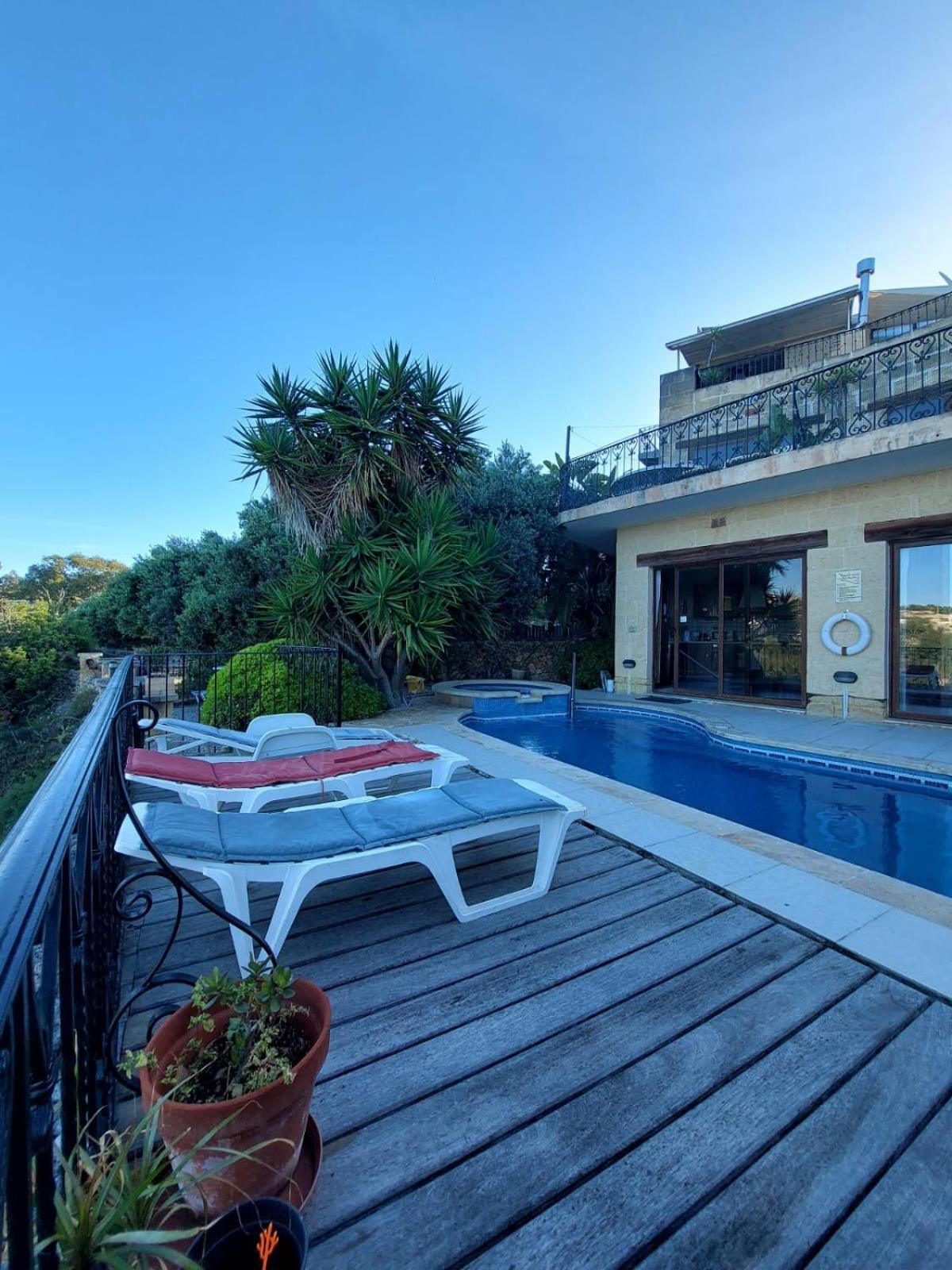 Sunny Gozo Getaway Pool & Easy Check-In Bed & Breakfast Ghajn il-Kbira  Exterior photo